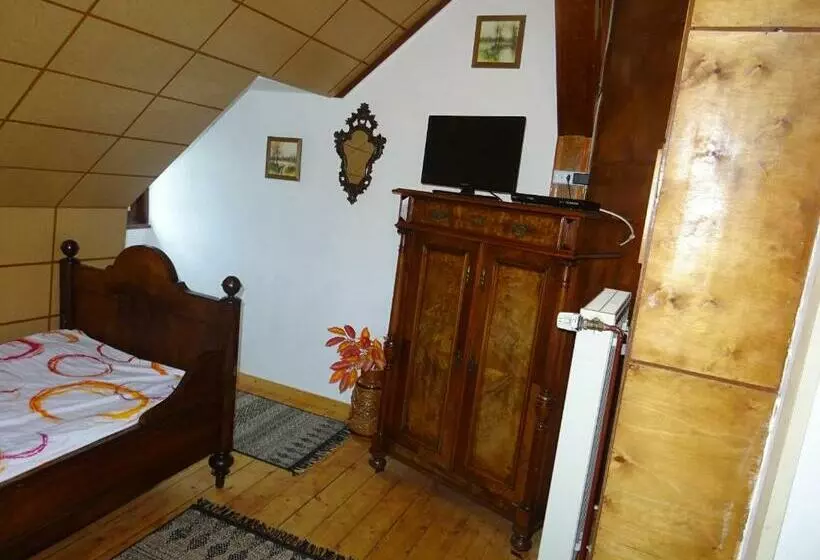 Majatalo Art Ddr Eig Bad Dir Im Zim, 3 Og, Treppensteigen Kein Fruehhstück Keine Kueche Nur Uebernachtung Par