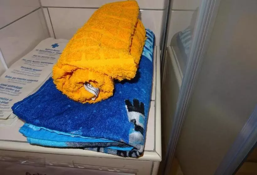 Majatalo Art Ddr Eig Bad Dir Im Zim, 3 Og, Treppensteigen Kein Fruehhstück Keine Kueche Nur Uebernachtung Par