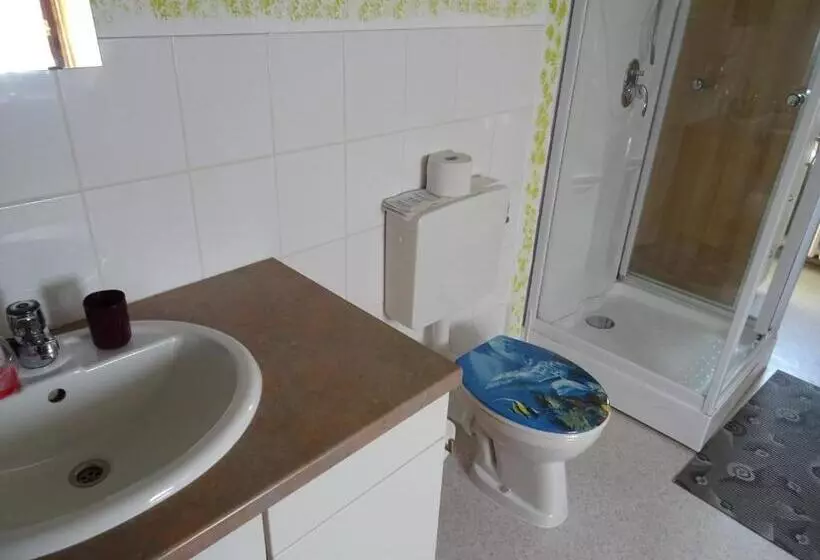 Majatalo Art Ddr Eig Bad Dir Im Zim, 3 Og, Treppensteigen Kein Fruehhstück Keine Kueche Nur Uebernachtung Par