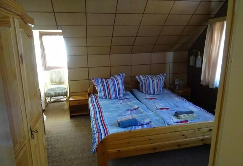 Majatalo Art Ddr Eig Bad Dir Im Zim, 3 Og, Treppensteigen Kein Fruehhstück Keine Kueche Nur Uebernachtung Par