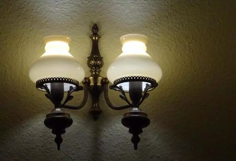 Majatalo Art Ddr Eig Bad Dir Im Zim, 3 Og, Treppensteigen Kein Fruehhstück Keine Kueche Nur Uebernachtung Par