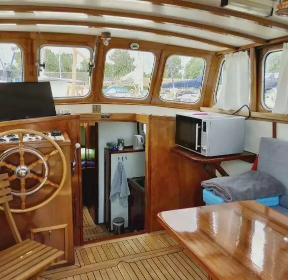 Privé B&b Motorsailer Rataplan