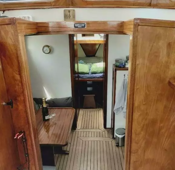Privé B&b Motorsailer Rataplan