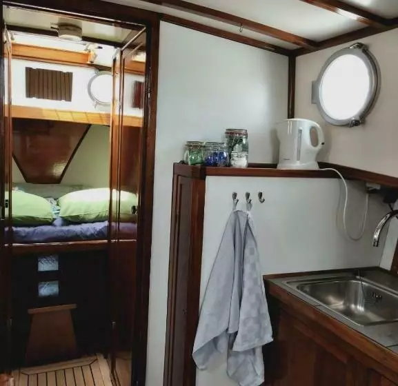 Privé B&b Motorsailer Rataplan