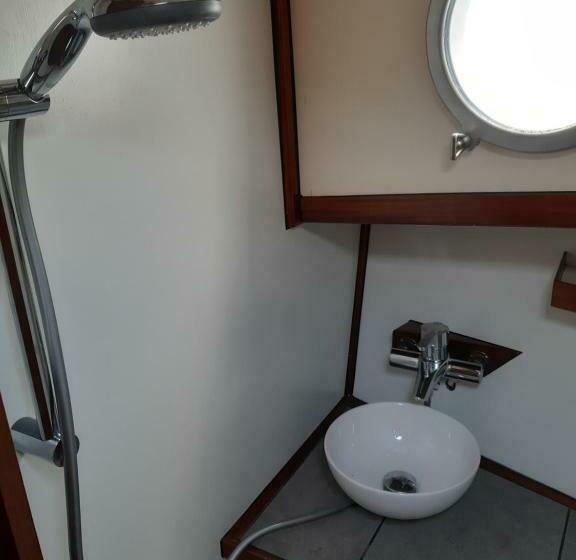 Privé B&b Motorsailer Rataplan