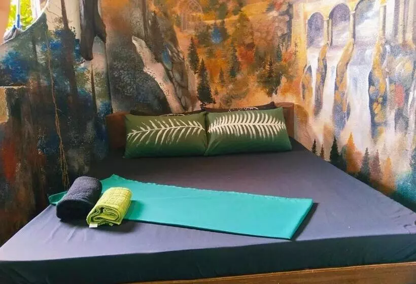 ユースホステル Sanctuaria Treehouses Busuanga