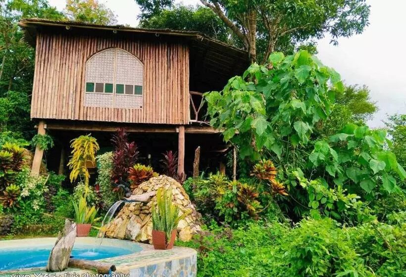 ユースホステル Sanctuaria Treehouses Busuanga