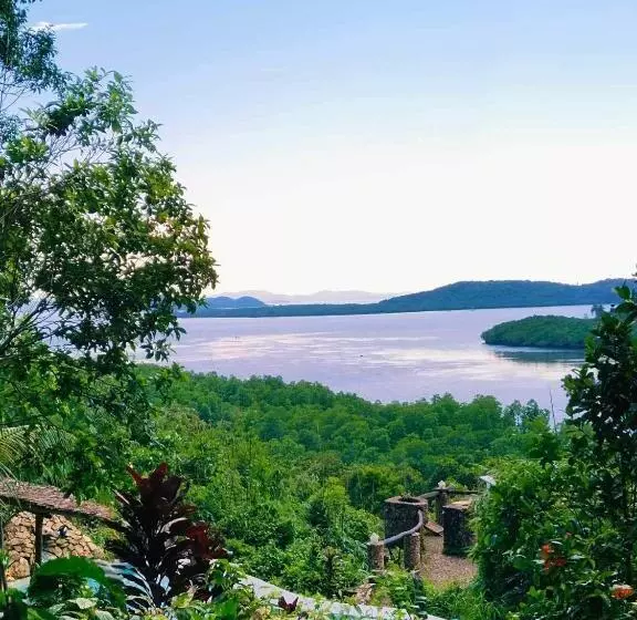 ユースホステル Sanctuaria Treehouses Busuanga