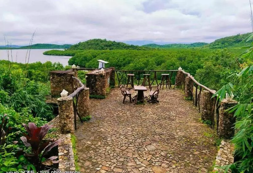 ユースホステル Sanctuaria Treehouses Busuanga