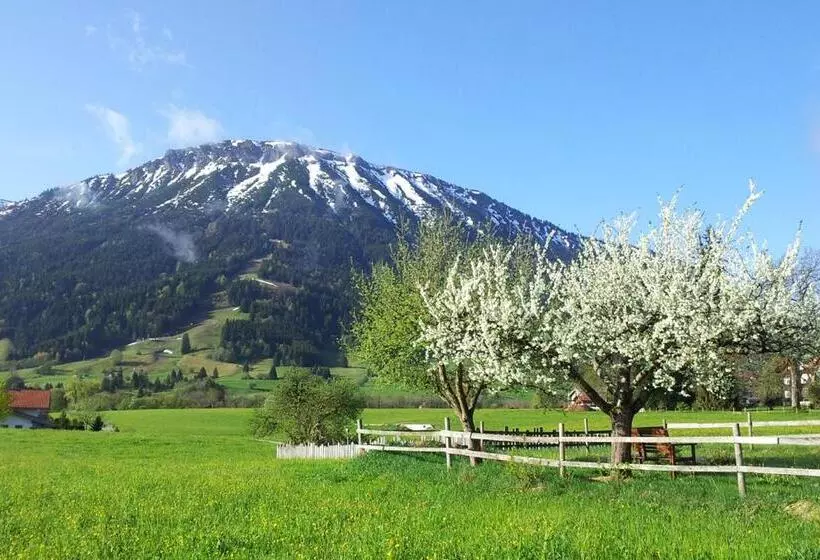 Aamiaismajoitus (B&B) Haus Lenzer