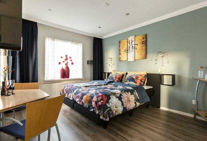 تختخواب و صبحانه Sea More