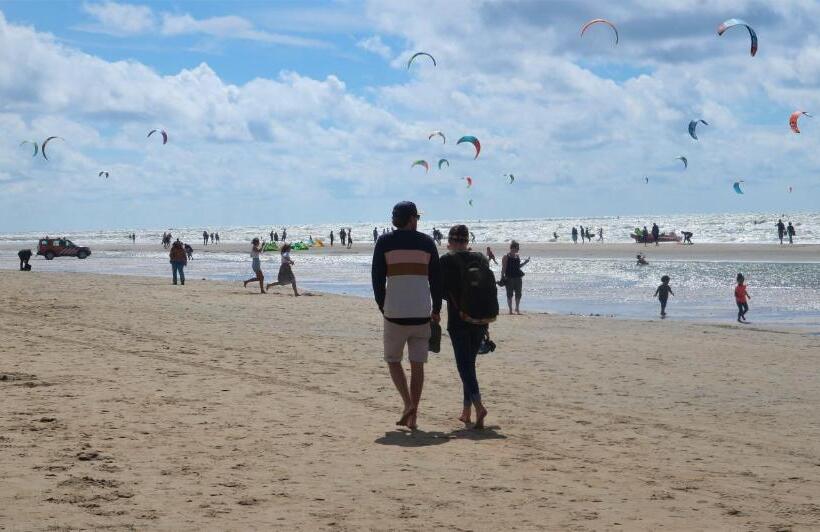 تختخواب و صبحانه Sea More