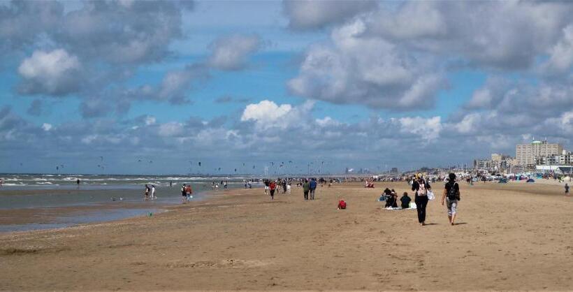 تختخواب و صبحانه Sea More