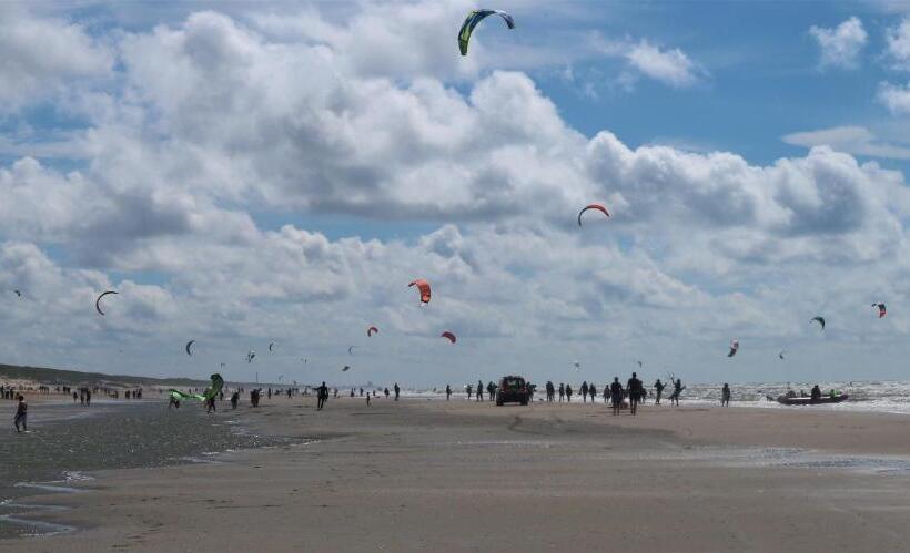 تختخواب و صبحانه Sea More