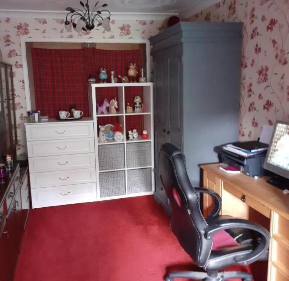 Pensió 2 Single Beds For 2 Guest, Large Room, Sofa, Netflix, Garden View, Patio & Seating