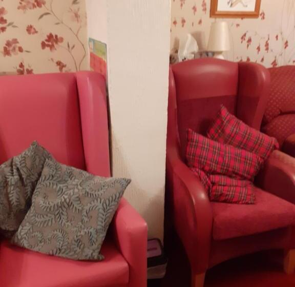 Pensió 2 Single Beds For 2 Guest, Large Room, Sofa, Netflix, Garden View, Patio & Seating