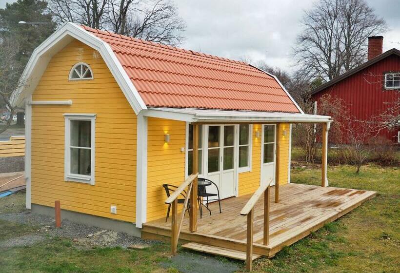 פנסיון Kristina Attefall I Västerhaninge