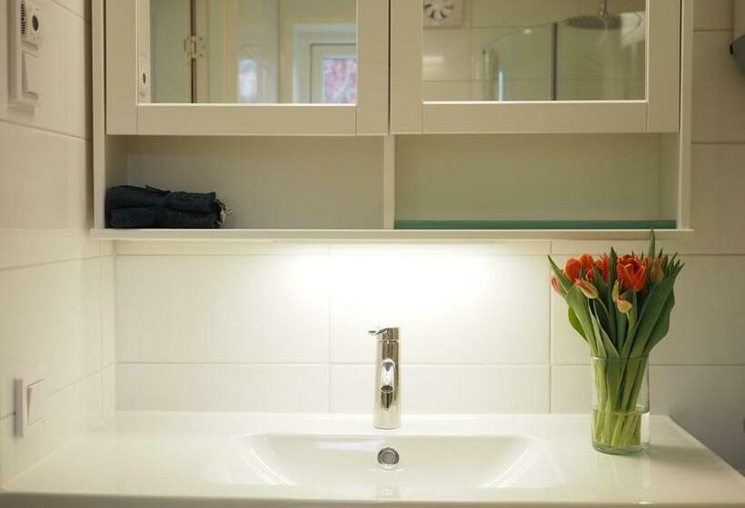 פנסיון Kristina Attefall I Västerhaninge