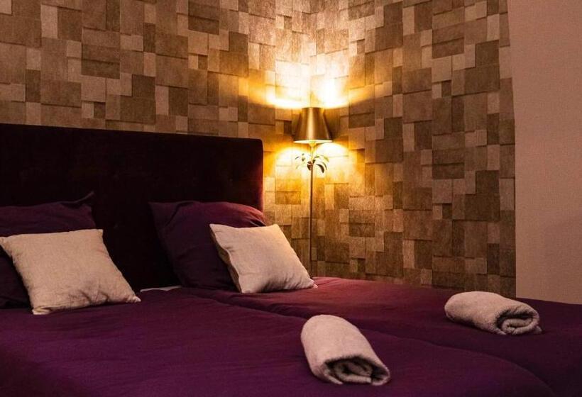 Bed and Breakfast A La Villa Perroy Les Chambres Sont Spacieuses Et Les Petit Déjeuners Offerts