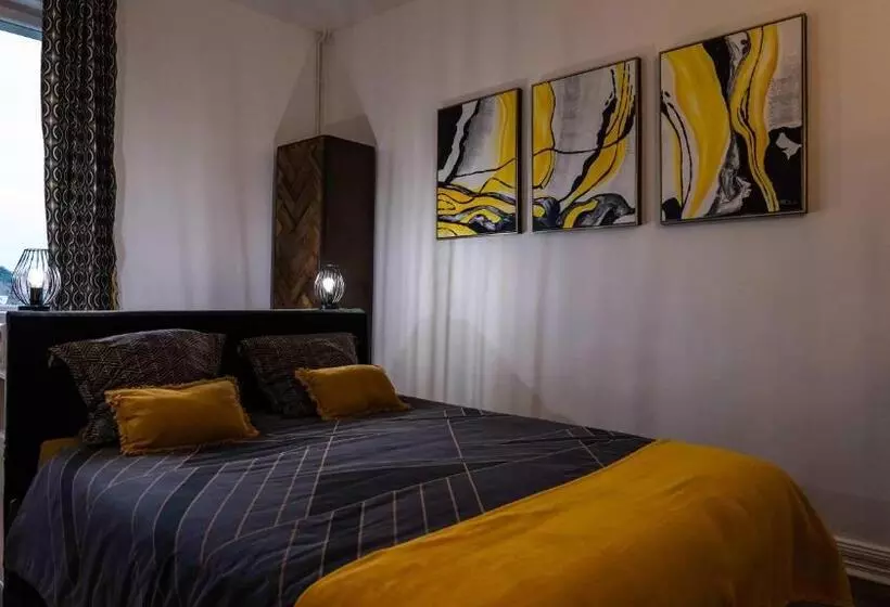 تختخواب و صبحانه A La Villa Perroy Les Chambres Sont Spacieuses Et Les Petit Déjeuners Offerts