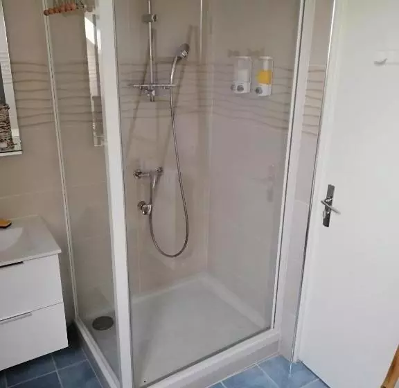 Aamiaismajoitus (B&B) Celine Home