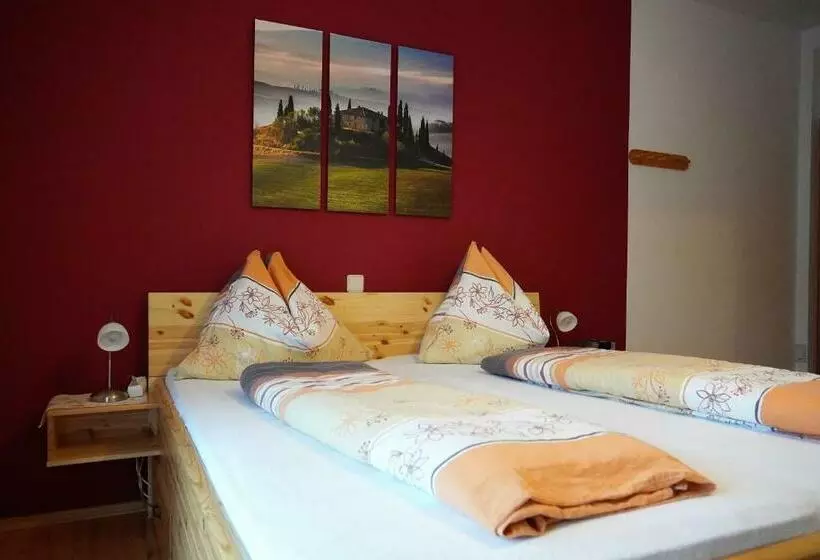 Aamiaismajoitus (B&B) Gästehaus Strini