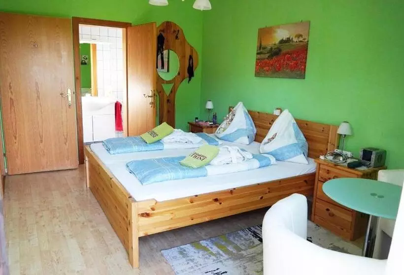 Aamiaismajoitus (B&B) Gästehaus Strini