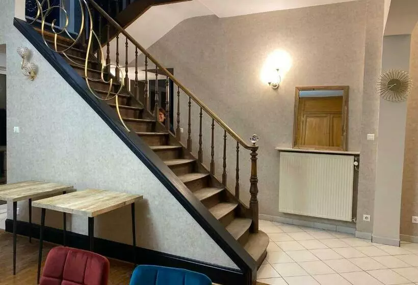 تختخواب و صبحانه A La Villa Perroy Les Chambres Sont Spacieuses Et Les Petit Déjeuners Offerts