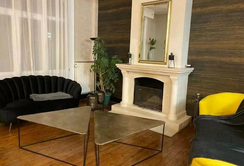 تختخواب و صبحانه A La Villa Perroy Les Chambres Sont Spacieuses Et Les Petit Déjeuners Offerts