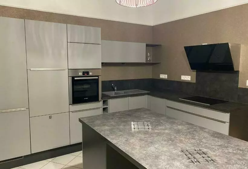 تختخواب و صبحانه A La Villa Perroy Les Chambres Sont Spacieuses Et Les Petit Déjeuners Offerts