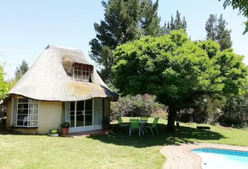 ペンション Clarens Socialites, Thatch Cottage #1