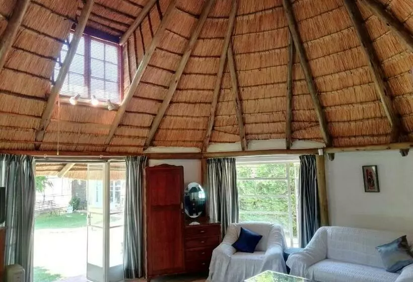 ペンション Clarens Socialites, Thatch Cottage #1