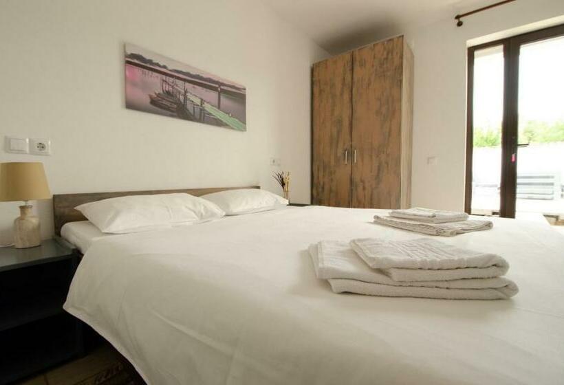 پانسیون Opera Vama Veche