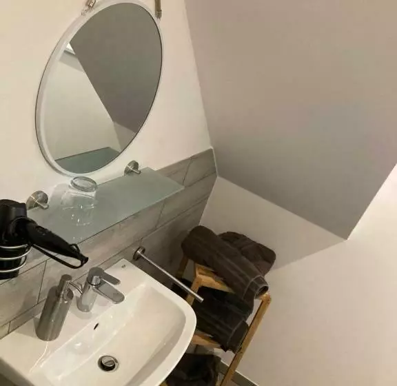 Aamiaismajoitus (B&B) Gäste Und Messezimmer Adelheidsdorf