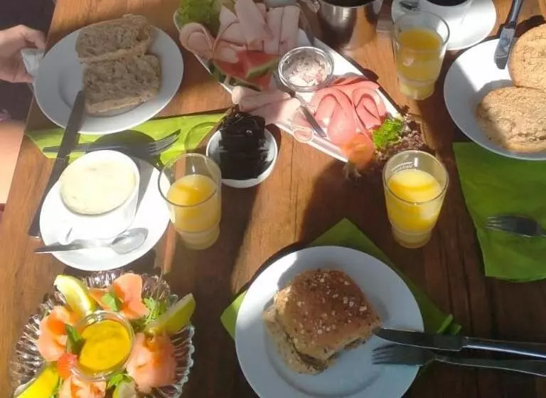 Aamiaismajoitus (B&B) Gäste Und Messezimmer Adelheidsdorf