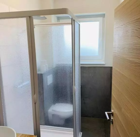 Aamiaismajoitus (B&B) Gäste Und Messezimmer Adelheidsdorf