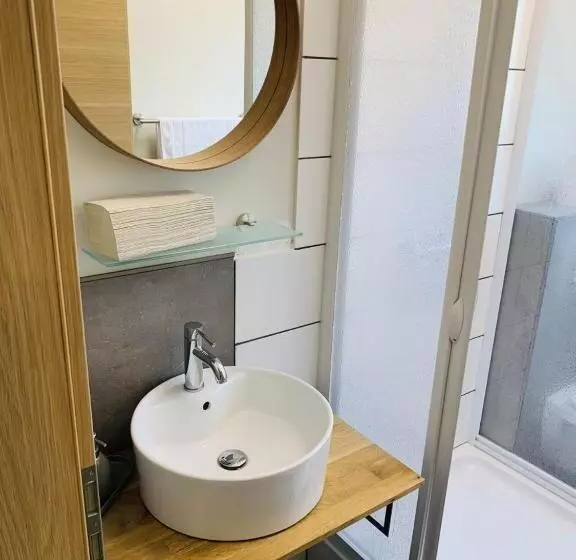 Aamiaismajoitus (B&B) Gäste Und Messezimmer Adelheidsdorf