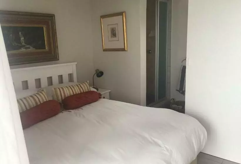 Aamiaismajoitus (B&B) House On The Hill Paradise Beach