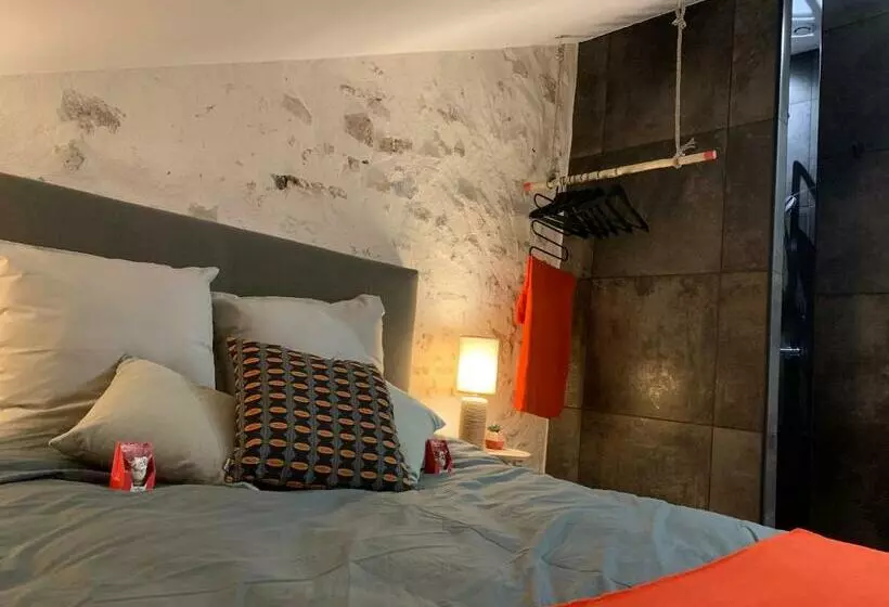 تختخواب و صبحانه L Atelier Planqué