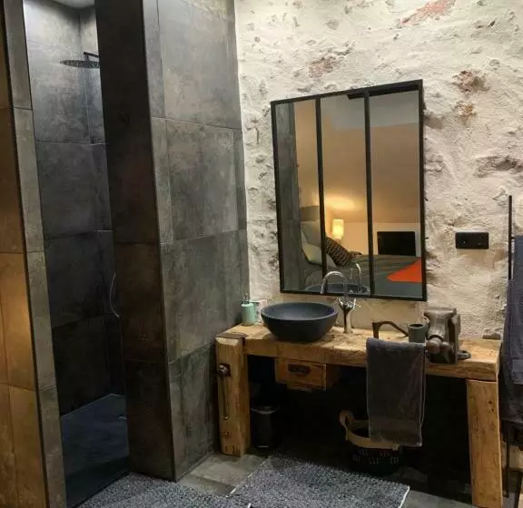تختخواب و صبحانه L Atelier Planqué