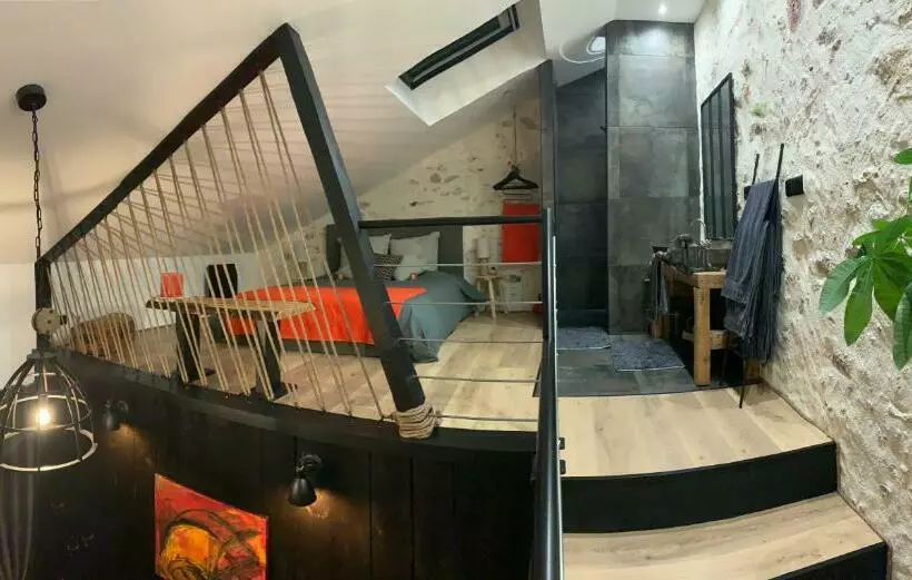 تختخواب و صبحانه L Atelier Planqué