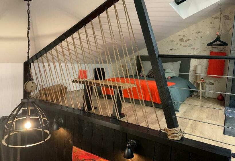 مبيت وإفطار L Atelier Planqué