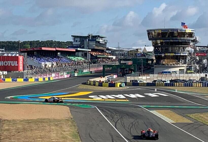 مبيت وإفطار L Atelier Planqué