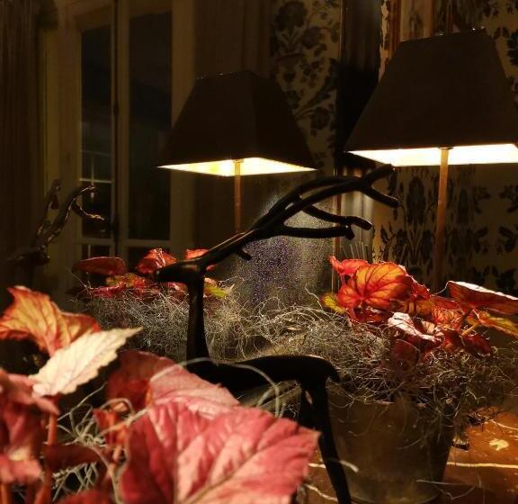 تختخواب و صبحانه La Maison De Ville