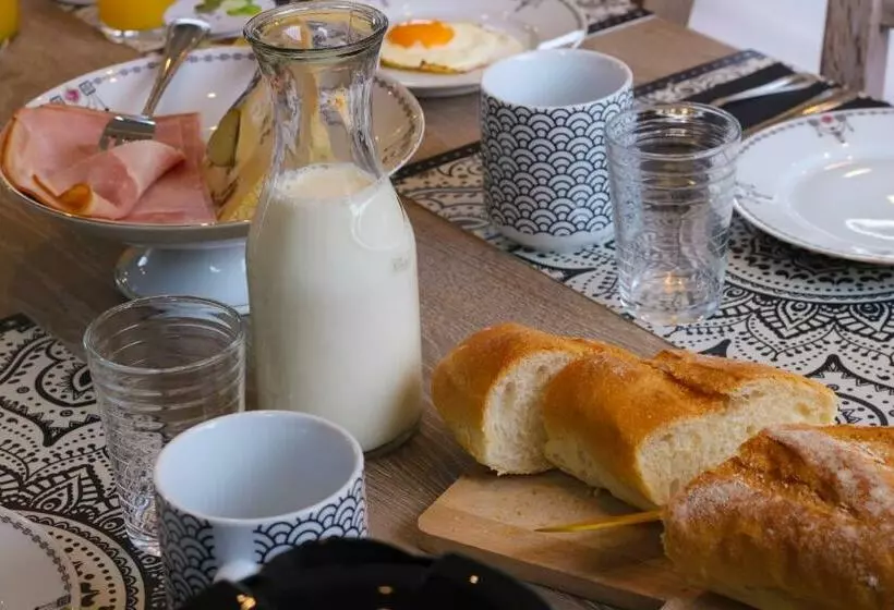 Aamiaismajoitus (B&B) La Petite Maison Dans La Cour