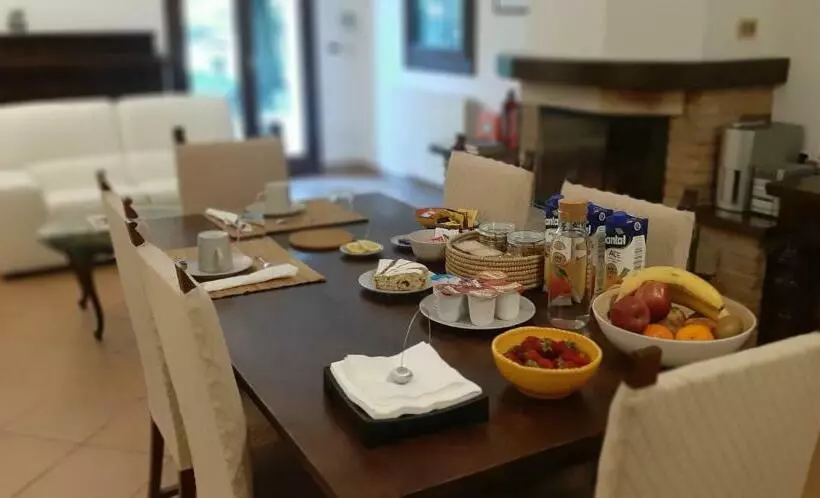 تختخواب و صبحانه La Torre Di Longara