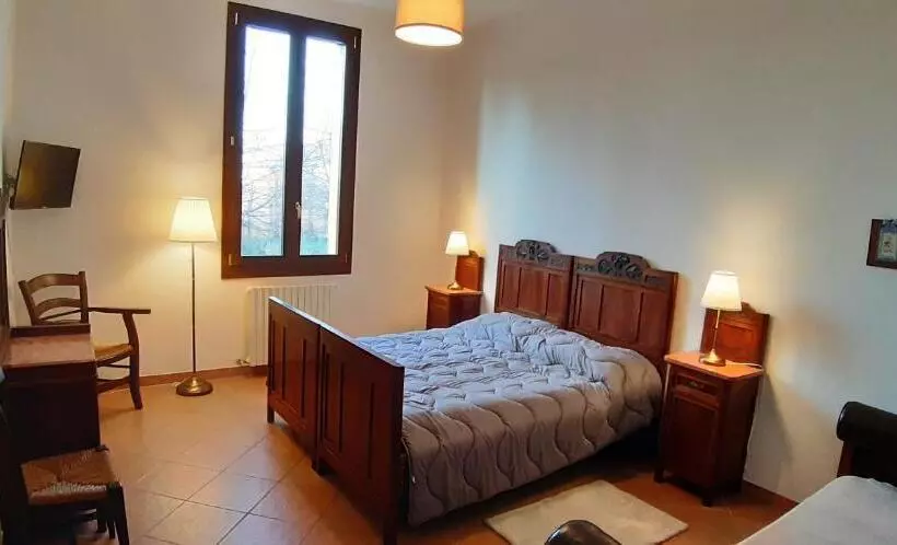 تختخواب و صبحانه La Torre Di Longara