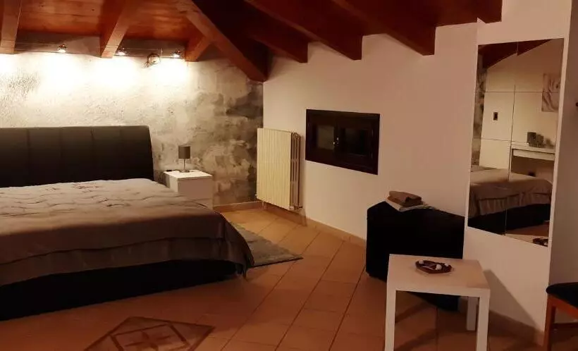 تختخواب و صبحانه La Torre Di Longara