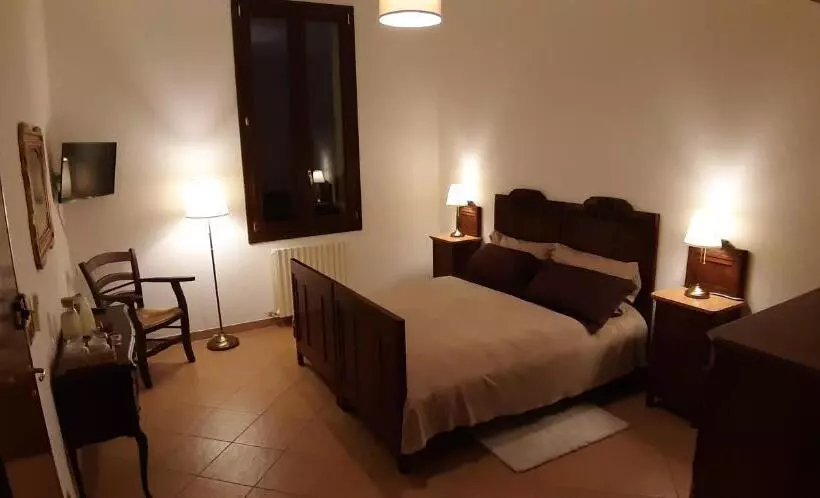 تختخواب و صبحانه La Torre Di Longara