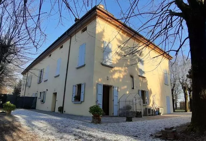 تختخواب و صبحانه La Torre Di Longara